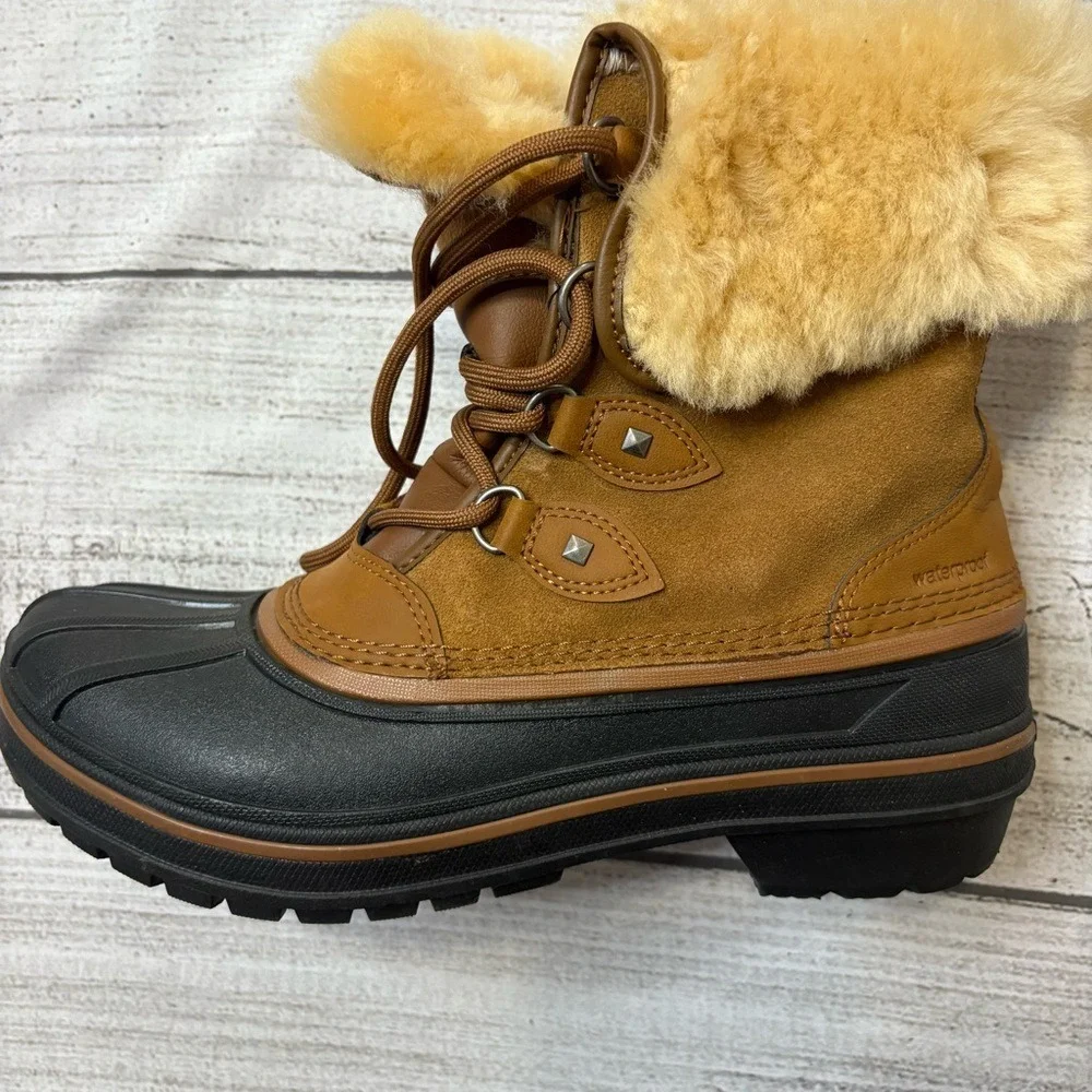 NWOT Crocs Women's All Cast‎ II Lux Winter Boot Brown Suede Shearling Lining